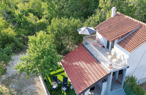 Sestanovac House | Charming village house in serene countryside