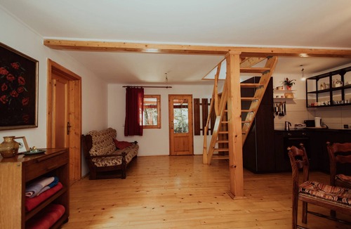 Auseu Cabin | Cheerful Forest Cabin with Hot Tub!