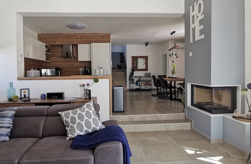 Tar Villa | Chic vacation home with pool and sauna