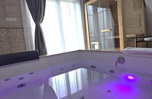 Cluj-Napoca Apartment | Cinque Stelle Hotel Apartments Private SPA Jacuzzi and Sauna