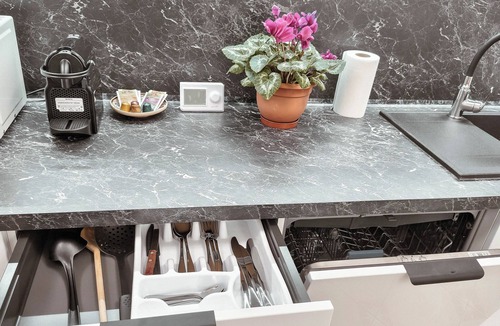 Lazaret Apartment | City Connect Apartment: modern, spacious, fully equipped, with parking and WiFi