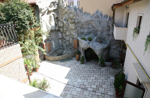 Dorobanti Bed & Breakfast | City Garden Boutique