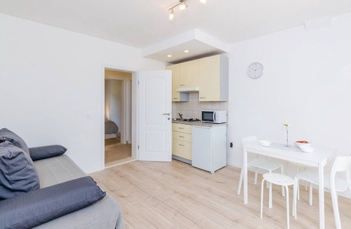 Mlini Apartment | Color Apartments - Comfort One Bedroom Apartment with Terrace and Partial Sea View (Yellow)