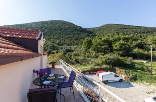 Hodilje Apartment | Comfort One Bedroom Apartment with Balcony and Sea View (VELIKI)