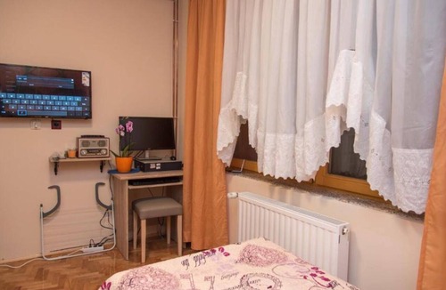 Daruvar House | Comfort Twin Room With Shared Kitchen And Bathroom