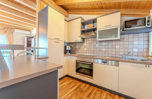 Polaca House | Comfortable and lovingly furnished vacation home with pool and whirlpool