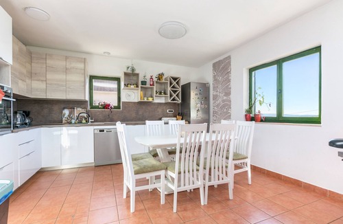 Rudine Apartment | Comfortable and spacious apartment with a swimming pool Kaštel Novi, Kaštela (A-22569-a)