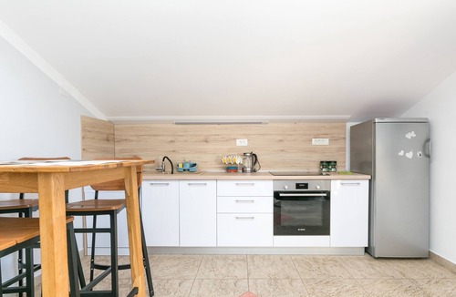 Rudine Apartment | Comfortable and spacious apartment with a swimming pool Kaštel Novi, Kaštela (A-22569-a)