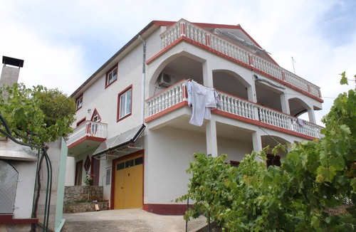 Kali Apartment | Comfortable and spacious apartment with terrace and sea view Kali, Ugljan (A-8234-a)