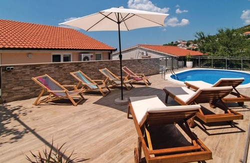 Stanici Apartment | Comfortable and spacious apartment with terrace and sea view Stanići, Omiš (A-2800-d)