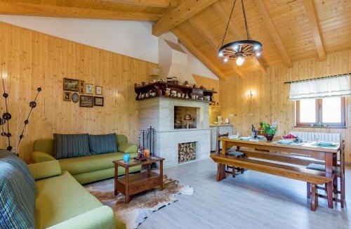Cerovlje Apartment | Comfortable apartment in Cerovlje with pool