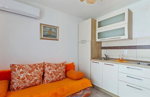 Jadranovo Apartment | Comfortable Apartment in Jadranovo near Seabeach