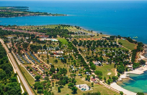 Karigador Ski Chalet | Comfortable chalet with a porch and furniture, 8km from Umag