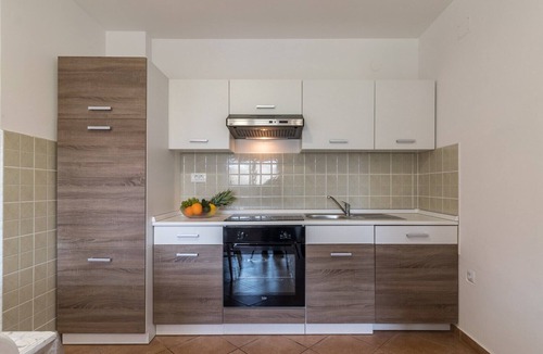 Stinjan Apartment | Comfortable holiday house with apartments/Comfortable lovely apartment with patio and grill/A2