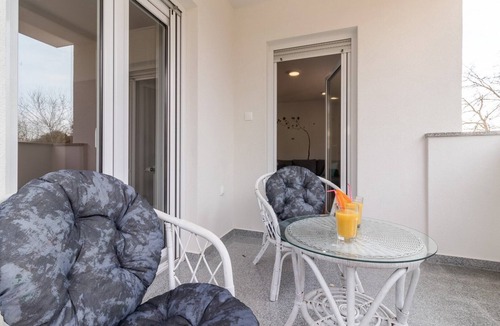 Stinjan Apartment | Comfortable holiday house with apartments/Comfortable lovely apartment with patio and grill/A2