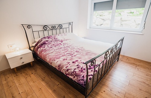 Preddvor Apartment | Comfortable two bedroom apartment Rozalija