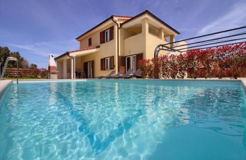 Banjole Villa | Complex of 2 villas Olivia-Mar, 2 private pools, up to 20 persons only 200m from the beach