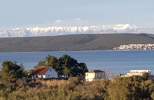 Nevidane Apartment | Contemporary Apartment in Neviđane near Sea