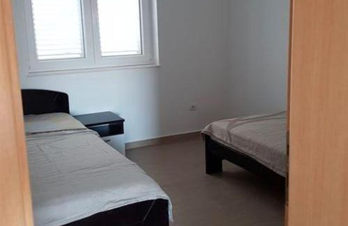 Nevidane Apartment | Contemporary Apartment in Neviđane near Sea