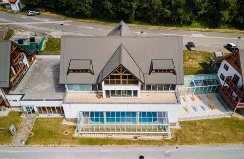 Hocko Pohorje Apartment | Cosy apartment for 11 guests with pool, WIFI, TV, patio, pets allowed and panoramic view