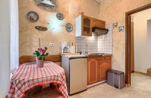 Kastel Apartment | Cosy apartment for 2 guests with A/C, WIFI, TV, terrace and pets allowed