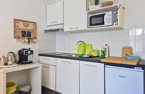 Finida Apartment | Cosy apartment for 2 guests with WIFI, A/C, TV, terrace and pets allowed