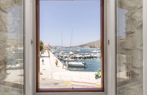 Trogir Apartment | Cosy apartment for 2 people with A/C, WIFI and TV