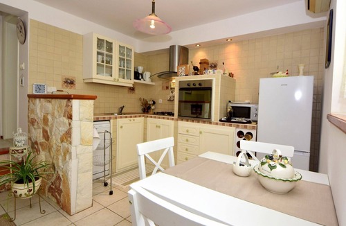 Okrug Gornji Apartment | Cosy apartment for 2 people with A/C, pool, WIFI, TV, terrace and pets allowed