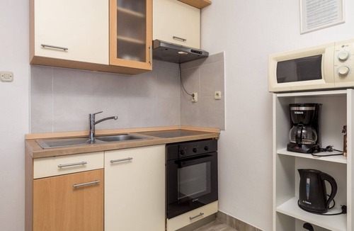 Vratarusa Apartment | Cosy apartment for 2 people with pool, A/C, WIFI, TV, terrace and pets allowed