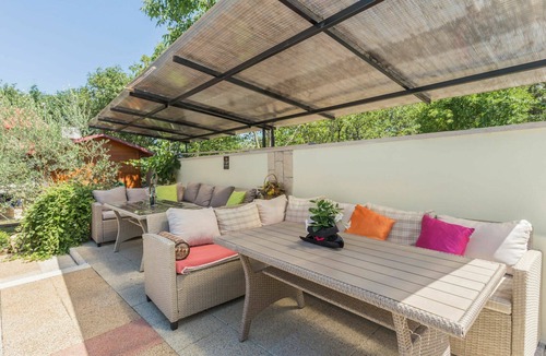 Kosinozici Apartment | Cosy apartment for 3 guests with pool, A/C, WIFI, TV, terrace and pets allowed