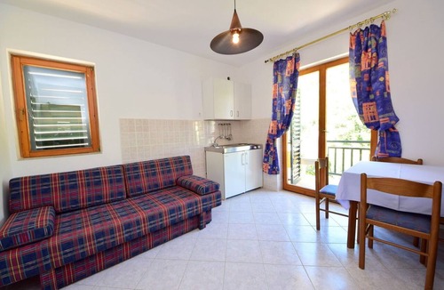Stankovici Apartment | Cosy apartment for 4 guests with pool, WIFI, A/C, terrace and pets allowed