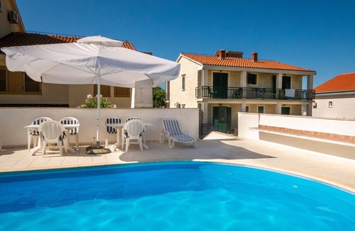 Stankovici Apartment | Cosy apartment for 4 guests with pool, WIFI, A/C, terrace and pets allowed