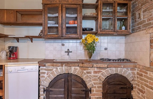 Jezenj Apartment | Cosy apartment for 4 guests with WIFI, pool, hot tub, TV, terrace and pets allowed
