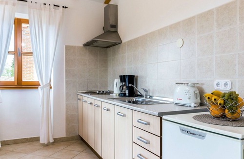 Stifanici Apartment | Cosy apartment for 4 guests with pool, WIFI, A/C, TV, terrace and pets allowed
