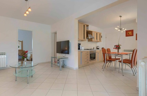 Modrusani Apartment | Cosy apartment for 4 guests with pool, A/C, WIFI, TV and terrace