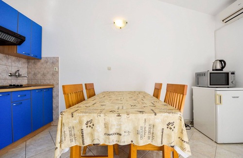 Tribanj Apartment | Cosy apartment for 4 guests with A/C, WIFI, TV and terrace
