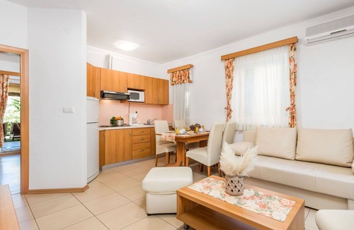Palit Apartment | Cosy apartment for 4 guests with pool, WIFI, A/C, TV, balcony and pets allowed