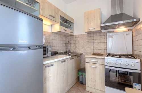 Novigrad Apartment | Cosy apartment for 4 guests with WIFI, A/C, TV and terrace