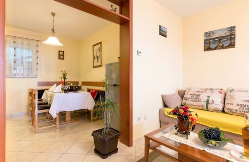 Mosenice Apartment | Cosy apartment for 4 people with A/C, WIFI, TV and patio