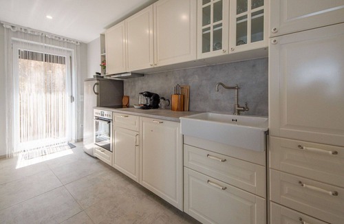 Tulisevica Apartment | Cosy apartment for 4 people with pool, WIFI, A/C, TV, terrace and pets allowed