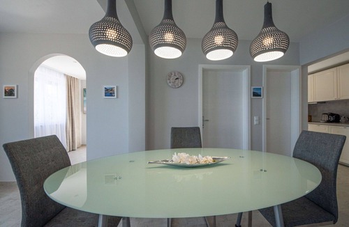 Tulisevica Apartment | Cosy apartment for 4 people with pool, WIFI, A/C, TV, terrace and pets allowed