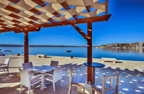 Maslenica Apartment | Cosy apartment for 4 people with A/C, WIFI, TV and terrace