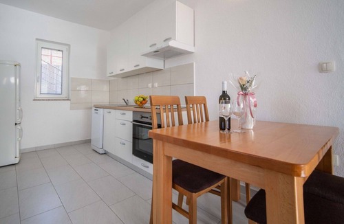 Vratarusa Apartment | Cosy apartment for 4 people with WIFI, A/C, TV and terrace