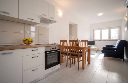 Vratarusa Apartment | Cosy apartment for 4 people with WIFI, A/C, TV and terrace