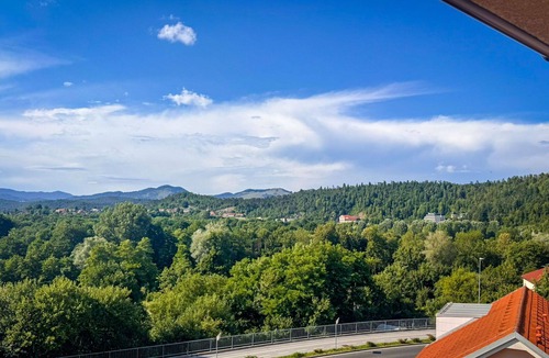 Postojna Apartment | Cosy apartment for 4 guests with WIFI, A/C, TV and panoramic view