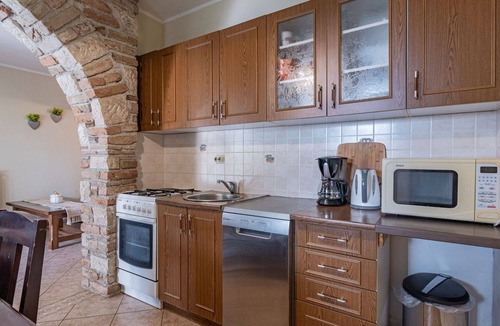 Jezenj Apartment | Cosy apartment for 5 people with WIFI, pool, TV, terrace and pets allowed