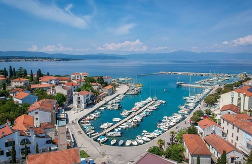 Marsici Apartment | Cosy apartment for 6 guests with WIFI, A/C, TV, patio and pets allowed