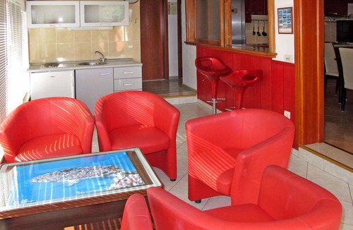 Primosten Apartment | Cosy apartment for 6 people with A/C, private pool, WIFI, TV, terrace and pets allowed