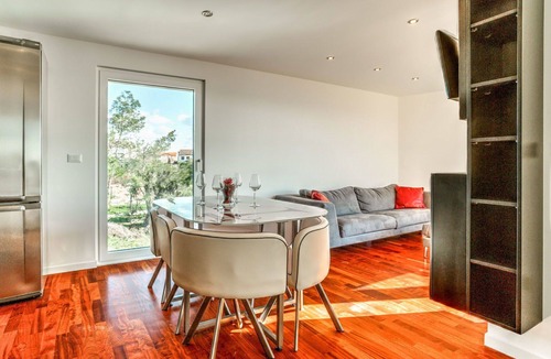 Lovrecica Apartment | Cosy apartment for 6 people with A/C, WIFI, TV and terrace