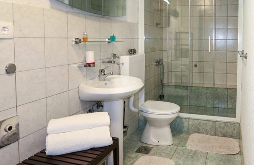 Tulisevica Apartment | Cosy apartment for 9 people with A/C, pool, WIFI, TV, terrace and parking